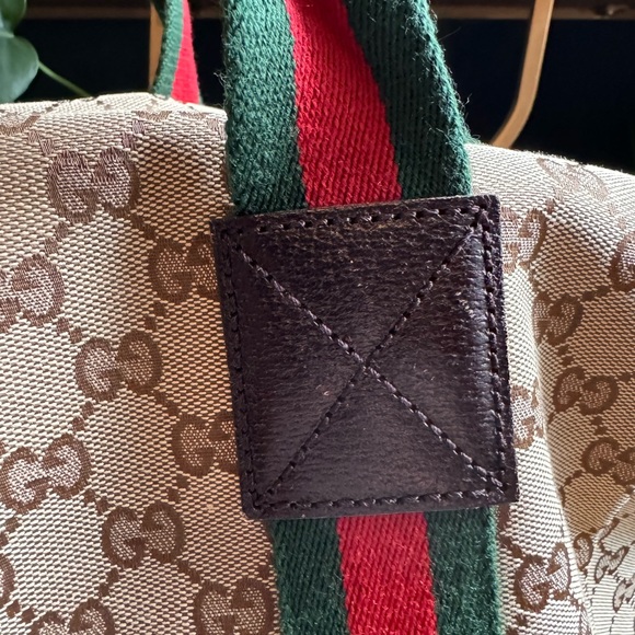 Gucci duffle travel/gym bag *PRICE is FIRM - Picture 15 of 16